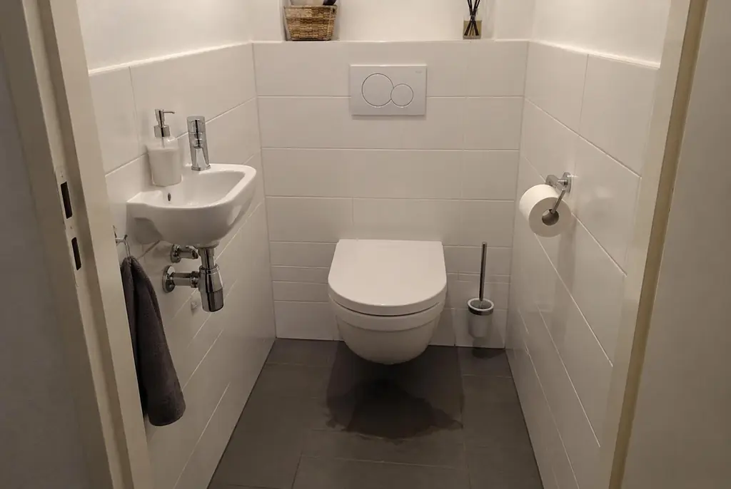Lekdetectie Nijmegen – natte vloer bij een toilet
